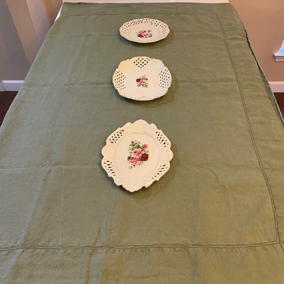 WIlliams Sonoma 100% Linen Tablecloth 65"x 84" Olive Green Hem-stitch Insert - Picture 2 of 8